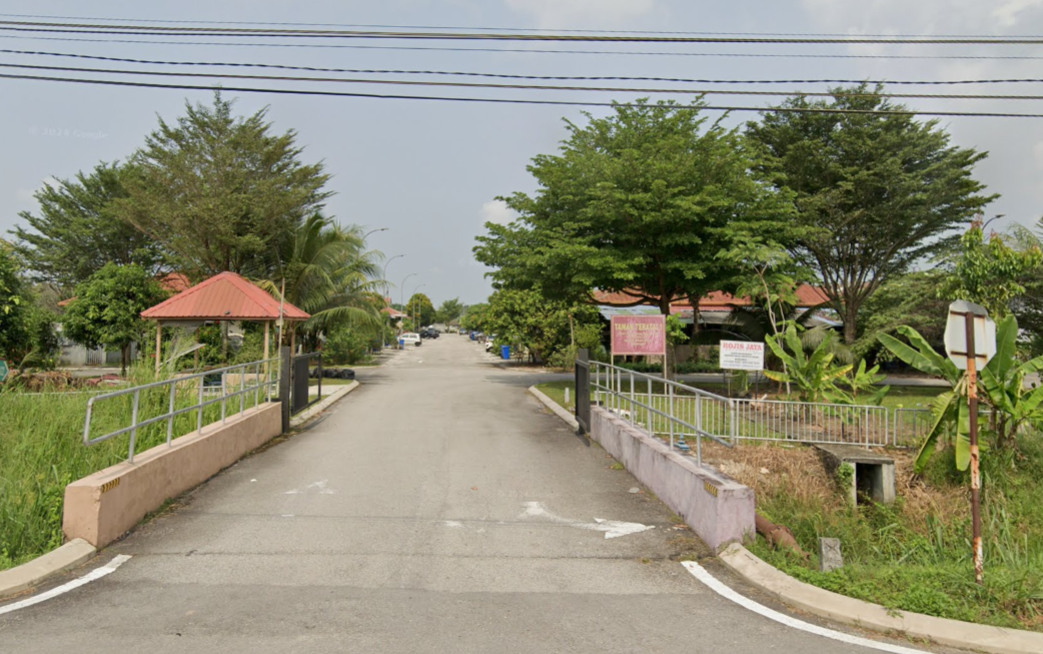1 Storey Terrace House in Selangor - No. 32, Jalan Lombong Besi 29/46, Taman Teratai 4, Seksyen 29, 40460 Shah Alam, Selangor