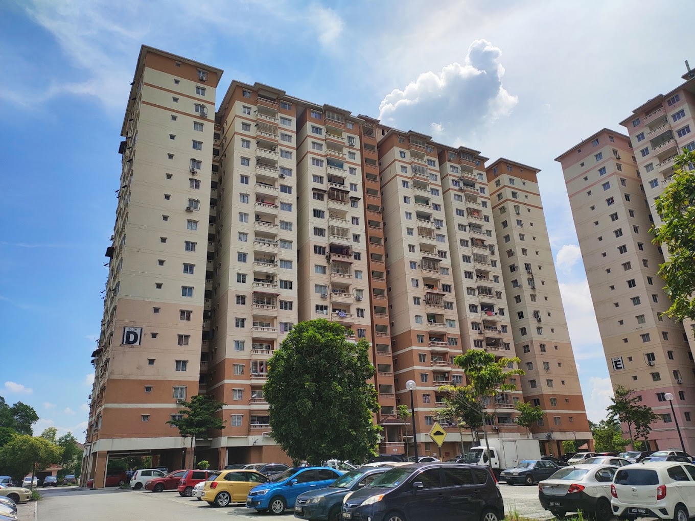 Apartment in Selangor - Unit No. E-5-1, Block E, Apartment Laguna Biru, Tasik Biru 17, 48050 Rawang, Selangor
