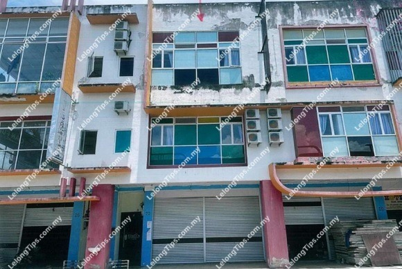 3 Storey Shop Office in Pahang - No. 22, Jalan Bera Utama 3, Taman Bera Utama, 28300 Triang, Pahang image 2