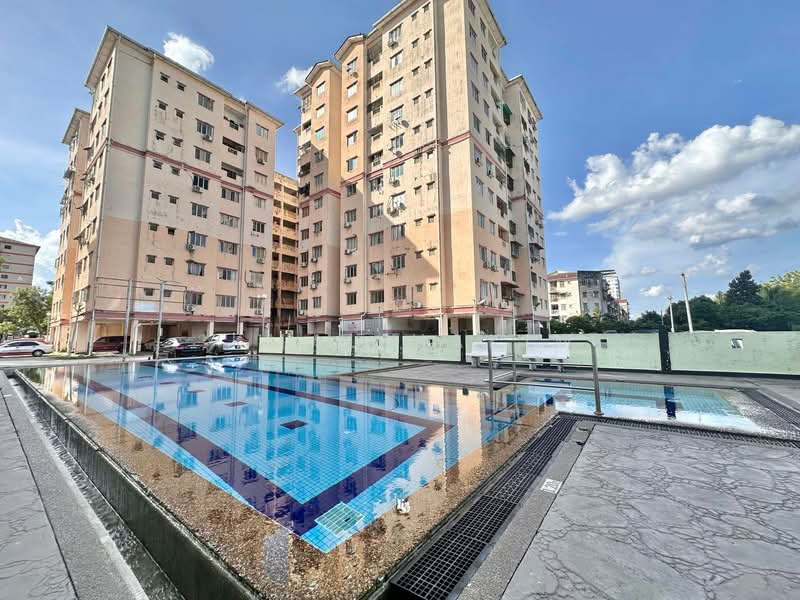 Apartment in Selangor - Unit No. E-3-13, 3rd Floor, Block E, Elite Apartment, Jalan Pinggiran Mas 2, Taman Mas Sepang, 43900 Sepang, Selangor