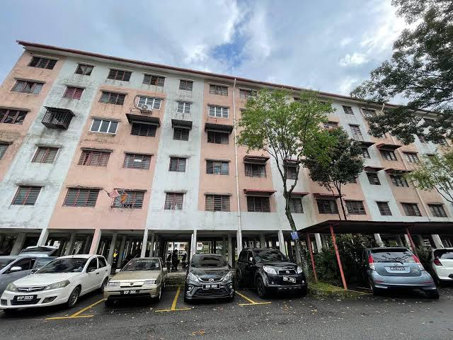 Apartment in Selangor - Unit No. 51-1-109, Rumah Pangsa Kos Rendah, Seksyen 7, 40000 Shah Alam, Selangor