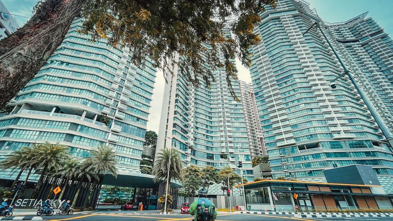 Service Apartment in Kuala Lumpur - Unit No. B-17-5, Setia Sky Residences, No. 76, Jalan Raja Muda Abdul Aziz, Off Jalan Tun Razak, 50300, Kuala Lumpur image 2