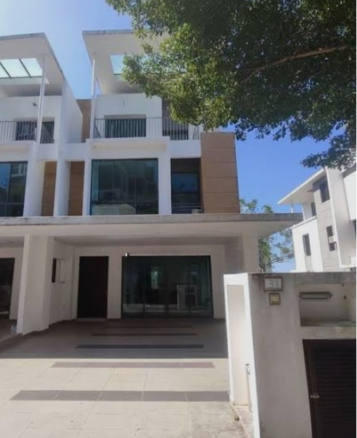 3 Storey Terrace House in Selangor - No. 43, Jalan LPR 5, Lake Point Residence, Cyber 11, 63000 Cyberjaya, Selangor