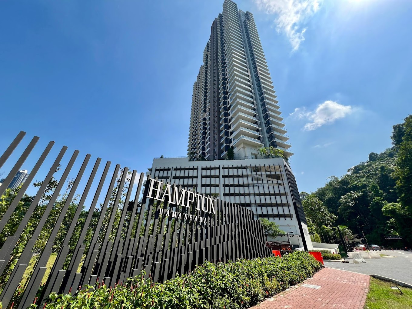 Service Apartment in Kuala Lumpur - Unit No. B-17-01, Residensi Hampton Damansara, No. 2, Persiaran Tecoma, Country Heights Damansara, 60000, Kuala Lumpur