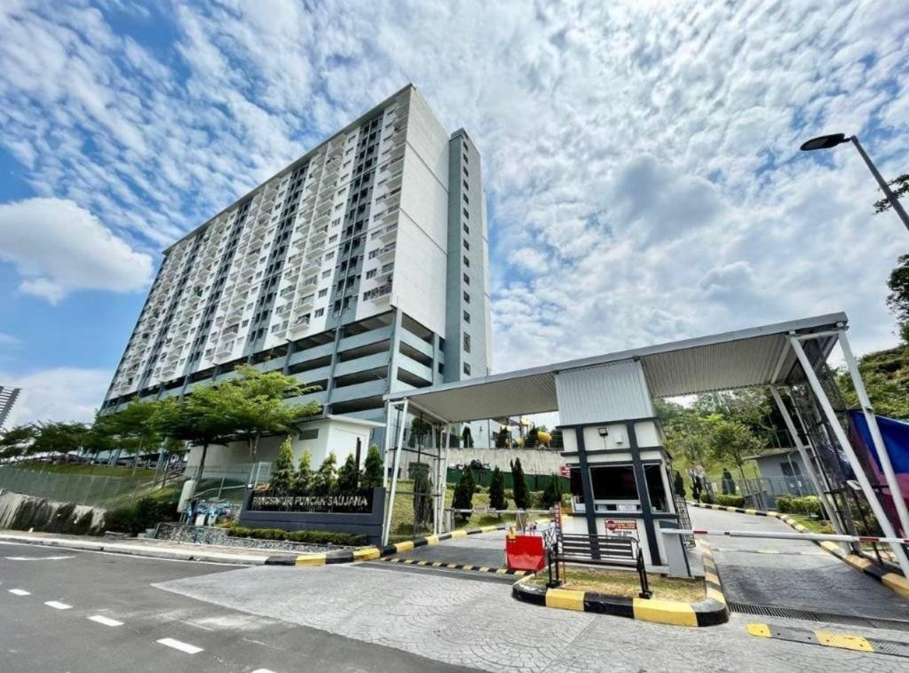 Apartment in Selangor - Unit No. 08-18, Pangsapuri Puncak Saujana, Persiaran Puncak Saujana, Taman Puncak Saujana, 43000 Kajang, Selangor