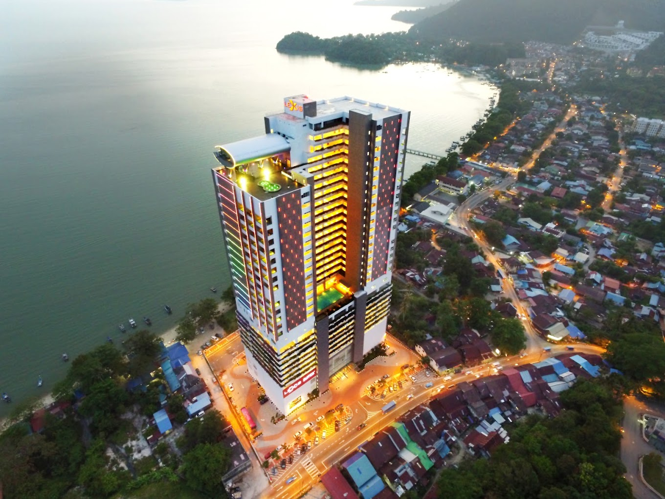 Luxurious Suite in Penang - Room No. 19-12, Hotel Lexis Suites Penang, No. 28, Jalan Teluk Kumbar, 11920 Bayan Lepas, Penang